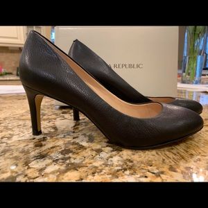 Banana Republic Ivonne black leather heels size 9M